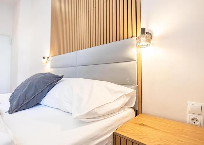 Wiener Stadthalle Boutique Rooms - Ideal For Couples